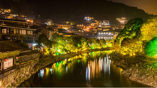 要根據(jù)不同的公園類型打造特色的景觀照明設(shè)計(jì)