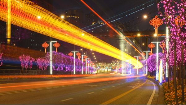 城市道路夜景亮化要同時滿足以下兩個要求