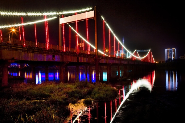 橋梁夜景亮化工程是提升城市形象的重點